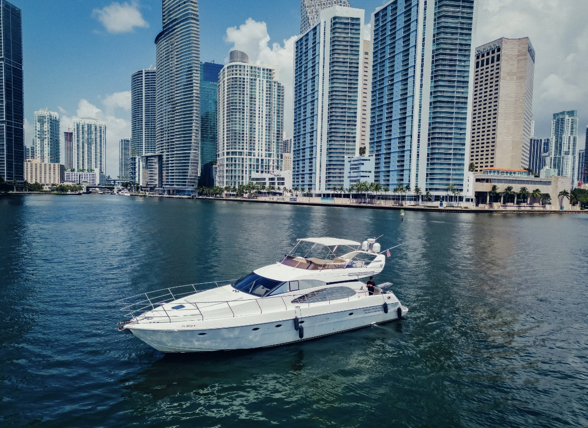 Azimut 62ft Yacht $1600 | Miami 1 Foto 8 14 23 3 10 36 p.m