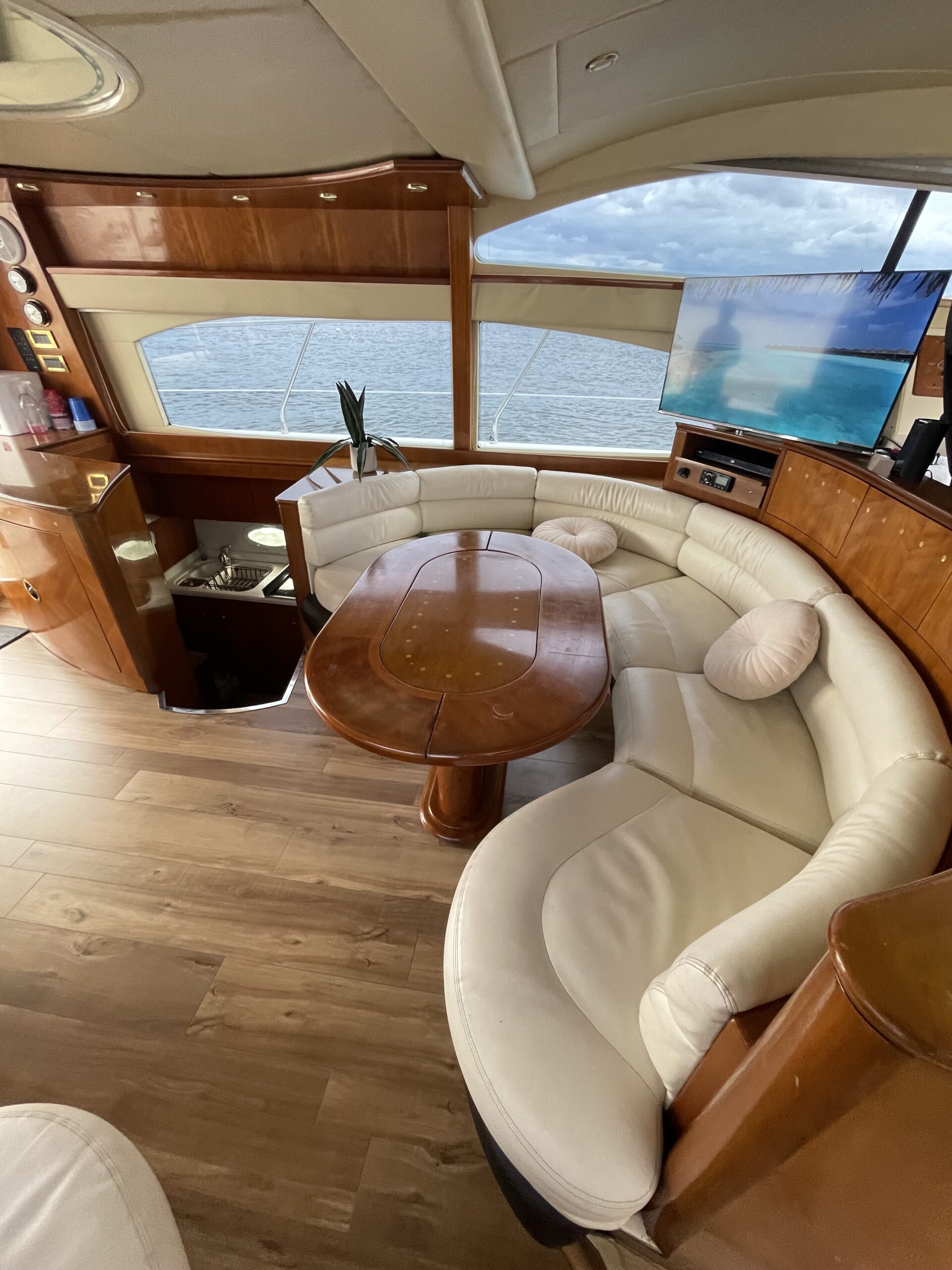 Azimut 62ft Yacht $1600 | Miami 97 Foto 11 18 23 2 22 58 p.m scaled