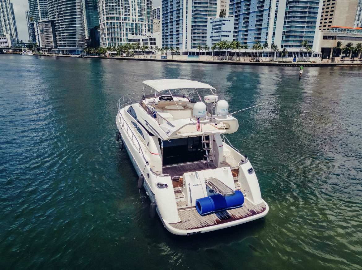 Azimut 62ft Yacht $1600 | Miami 86 Foto 8 14 23 3 10 26 p.m