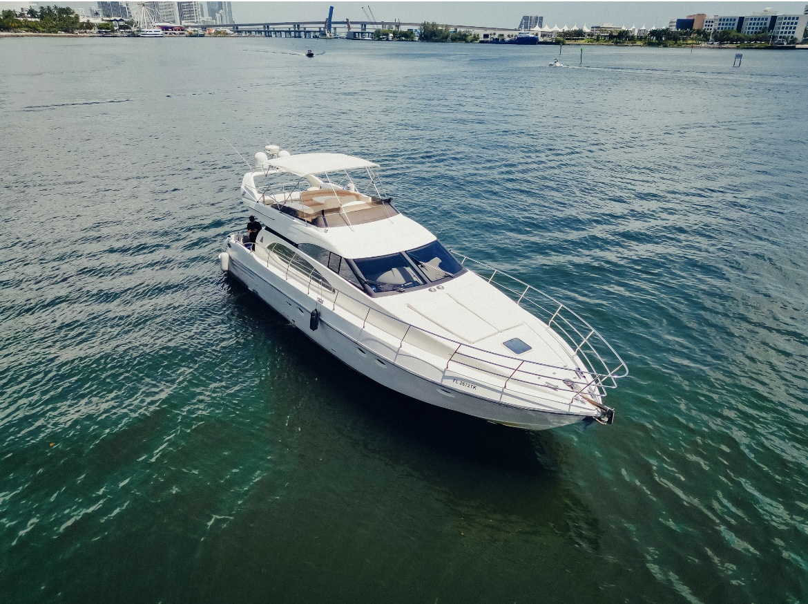 Types of Yachts Available for Rent in Miami 1 Foto 8 14 23 3 10 30 p.m