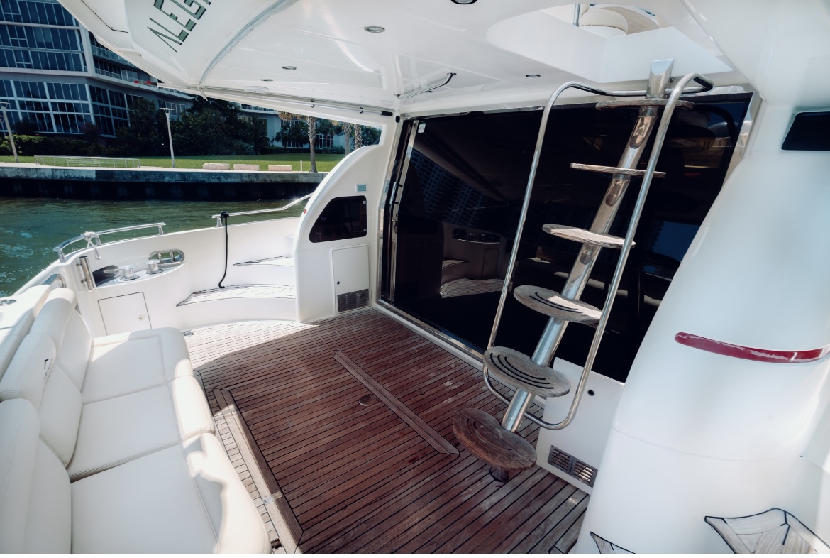 Azimut 62ft Yacht $1600 | Miami 100 Foto 8 14 23 3 10 48 p.m