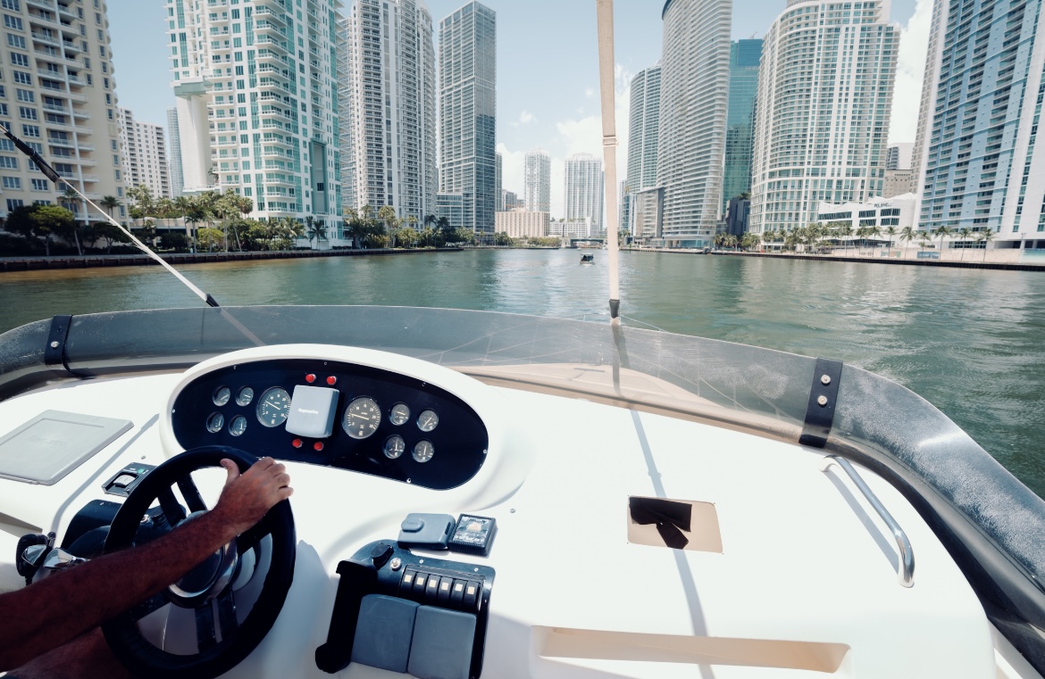 Azimut 62ft Yacht $1600 | Miami 90 Foto 8 14 23 3 10 58 p.m