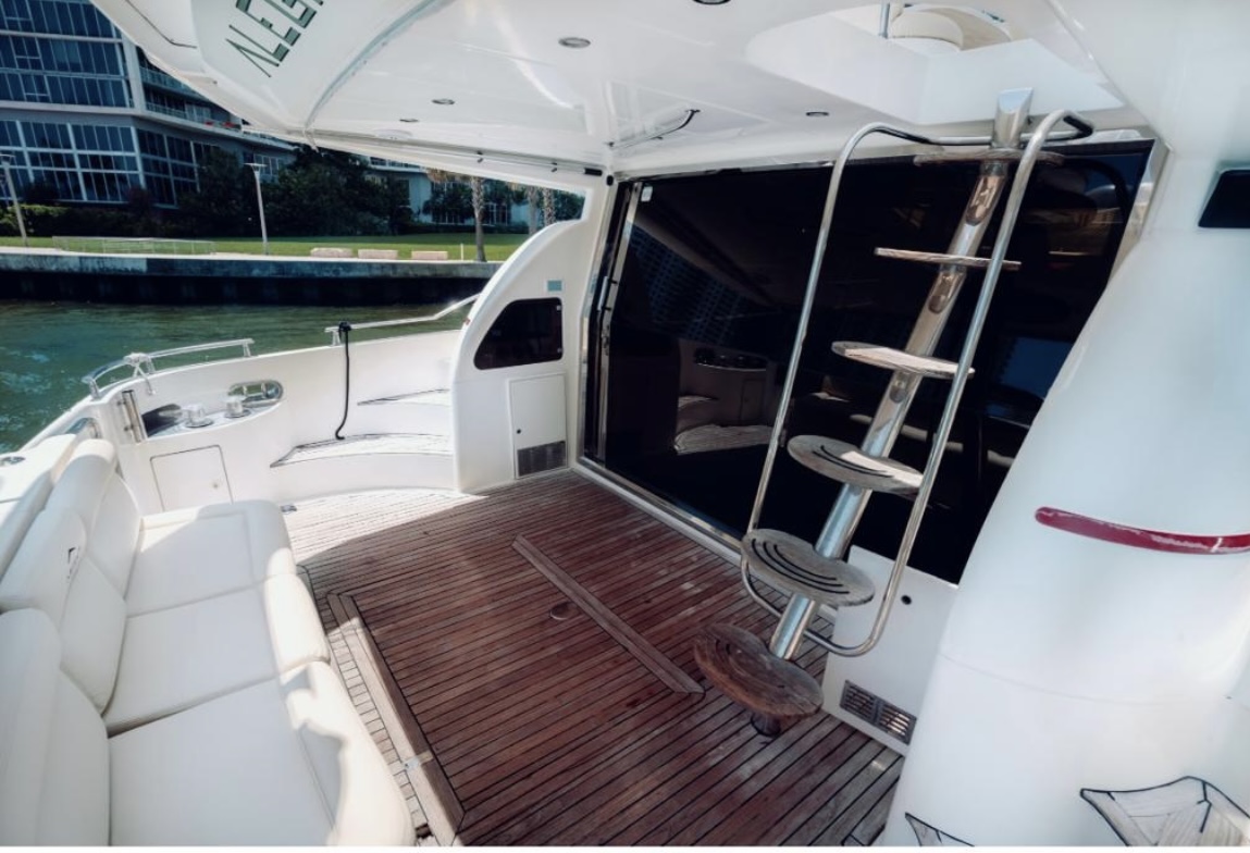 Azimut 62ft Yacht $1600 | Miami 94 Foto 9 5 23 11 03 18 p.m